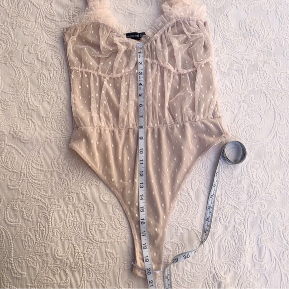 PrettyLittleThing Beige Blush Dobby Mesh Frill Spaghetti Strap Bodysuit - Picture 9 of 9